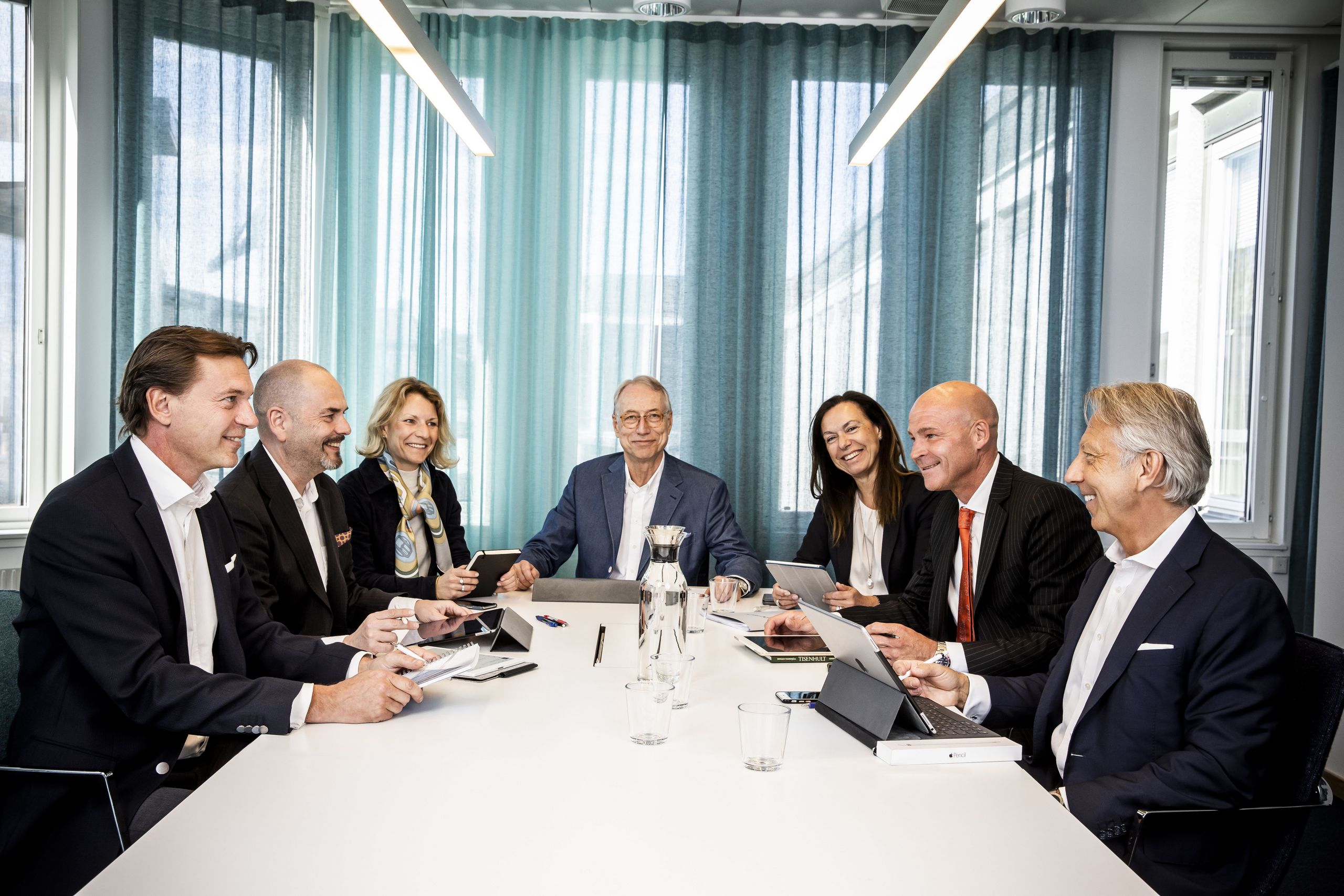 Sitting, from the left: Johan Sjö, Ulf Mattsson, Malin Nordesjö, Anders Börjesson, Eva Elmstedt, Henrik Hedelius, Kenth Eriksson.